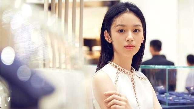 北电周也家庭背景,出身名门，才华横溢的影视新星